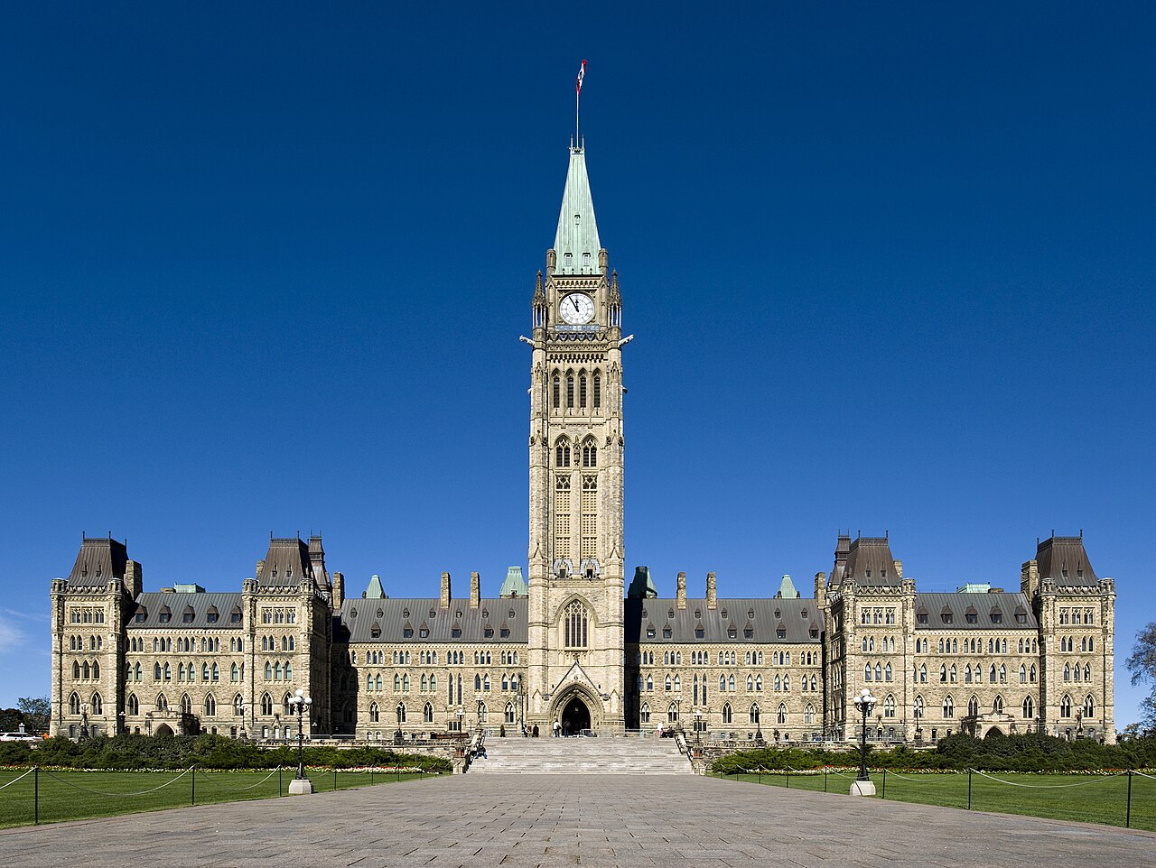 Colline du Parlement à Ottawa — scores du TCF pour l'immigration au Canada